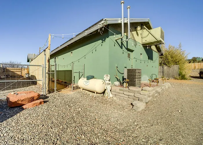 Mtn-view W/ Fenced Backyard In Rimrock!