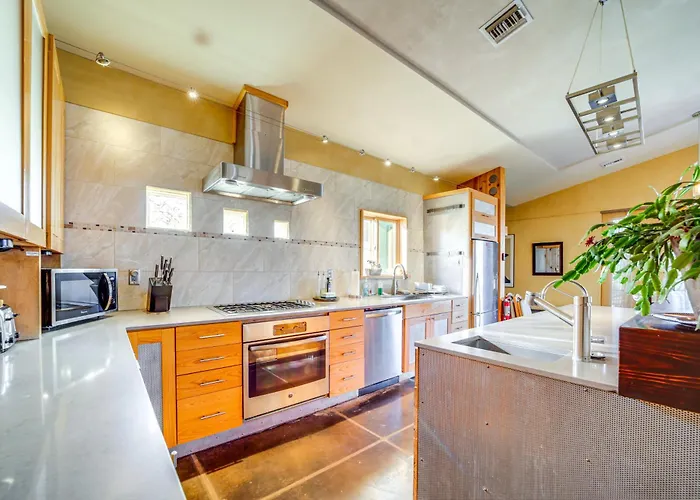 Mtn-view W/ Fenced Backyard In Rimrock! *