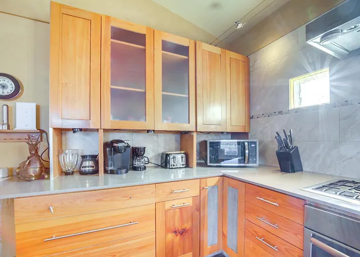Mtn-view W/ Fenced Backyard In Rimrock!