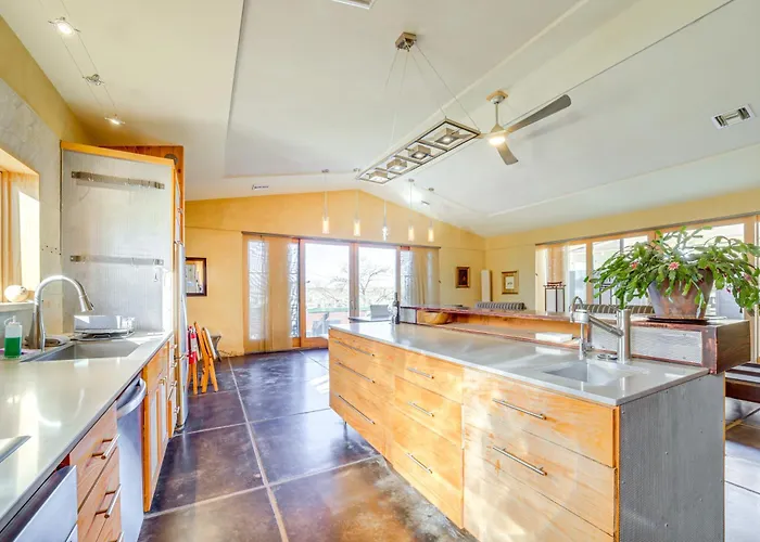 Mtn-view W/ Fenced Backyard In Rimrock! Holiday home